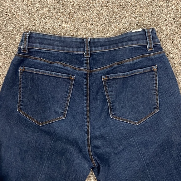 Curvy Fit Jeans - Picture 3 of 6